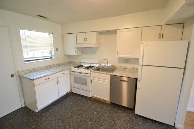 Building Photo - Affordable 1st floor Reading Condo with Pool