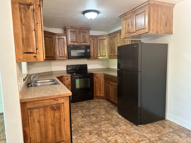 Kitchen - 1045 S 1700 W
