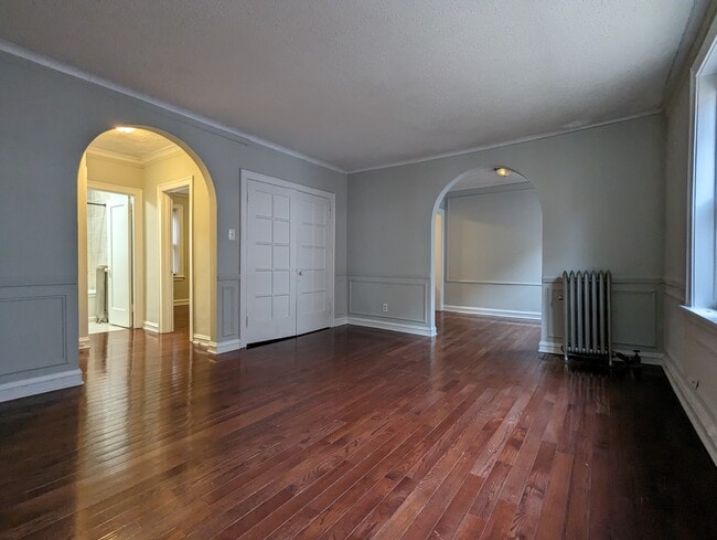 Building Photo - 542 W Surf St