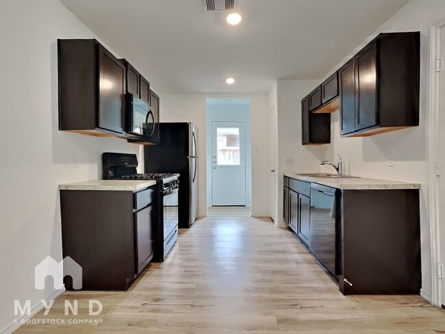 Foto del edificio - 4230 Magnolia Bay Dr