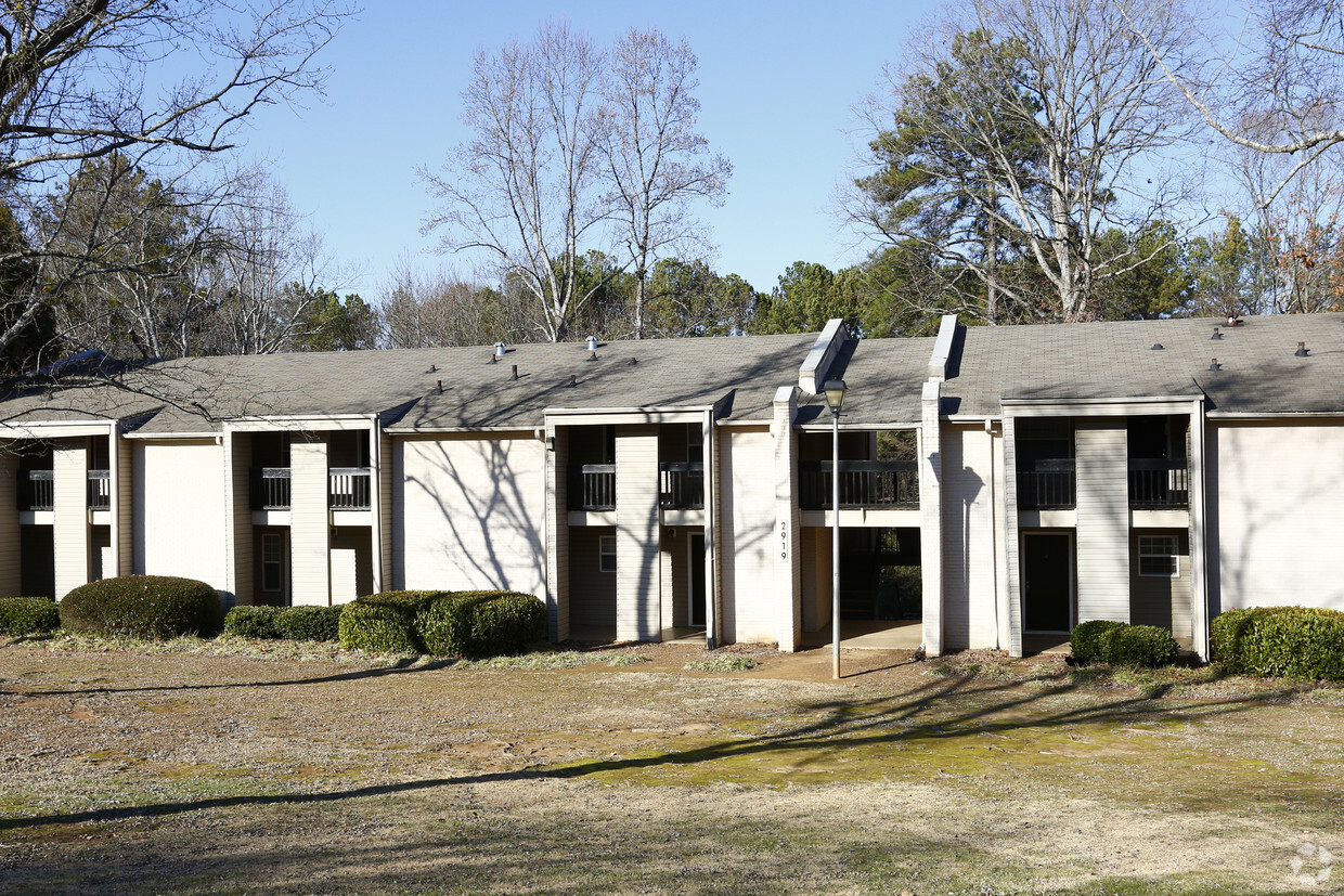 Primary Photo - Lake Colony Apartments