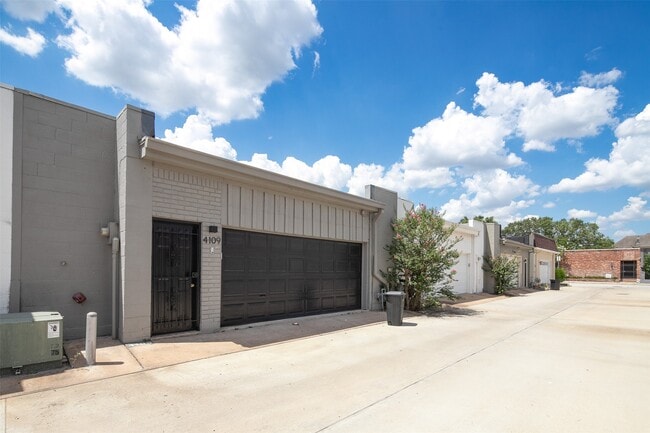 Building Photo - 4109 Meyerwood Dr