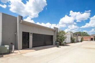 Building Photo - 4109 Meyerwood Dr