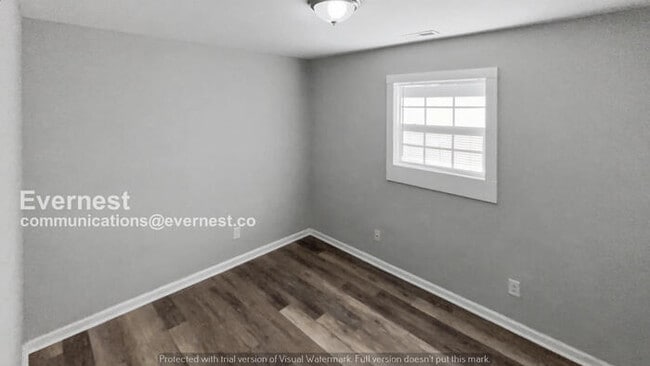 Building Photo - 3 Bed, 2 Bath Home with Off-Street Parking / Pet-Friendly / Vouchers Accepted / Available Now!