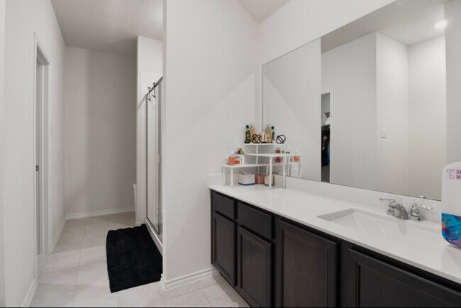 Foto del edificio - 3001 Glazner Dr