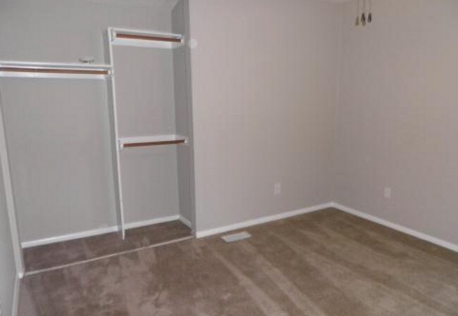 Foto del edificio - 3 bedroom 2.5 bath, end unit townhome with...