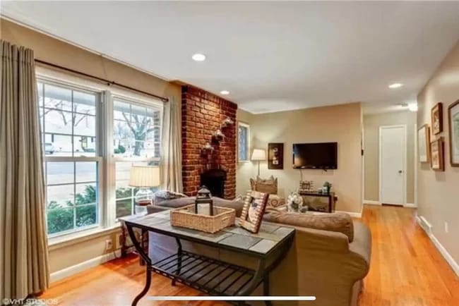 Living Room - 5530 Broadmoor St