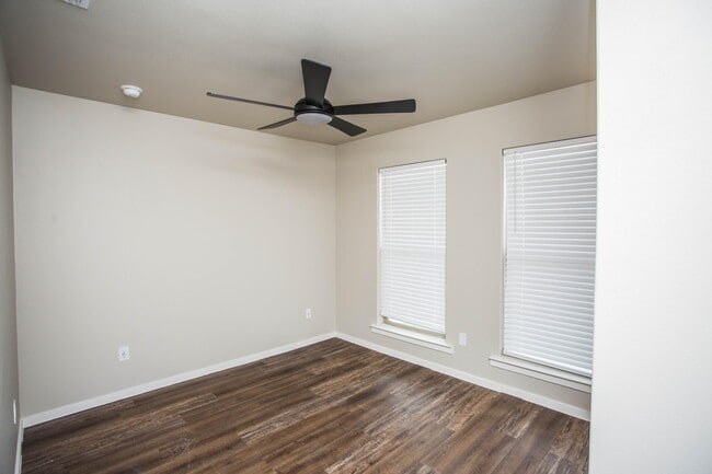 Foto del edificio - 2126 N Jayton Ave