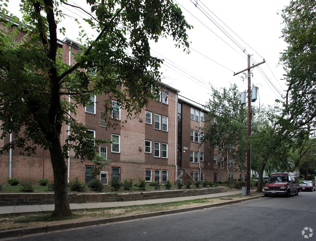 Building Photo - 1717 S St SE