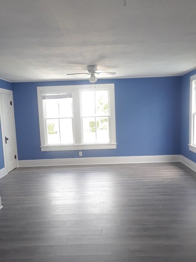 Studio bedroom - 2407 40th St