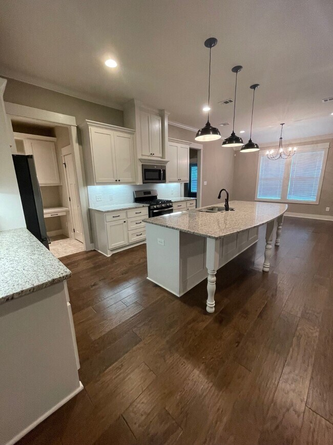 Foto del edificio - 15619 Long Creek Ln