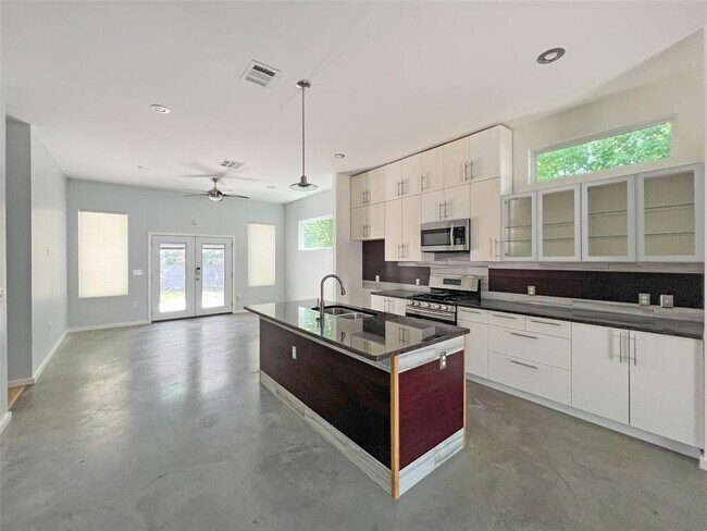 Building Photo - 6901 Cherrydale Dr