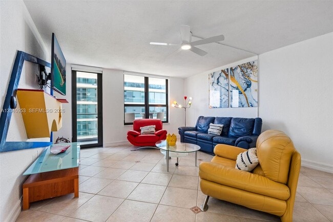 Foto del edificio - 10185 Collins Ave