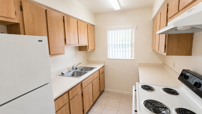 Building Photo - Foxwood Apartments