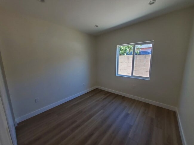 Building Photo - 2323 Lemon Ave