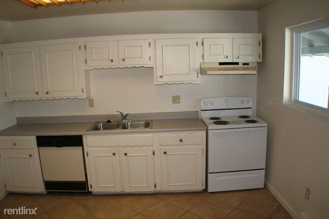 Building Photo - 2 br, 1 bath Condo - 2565 S Sheridan Blvd