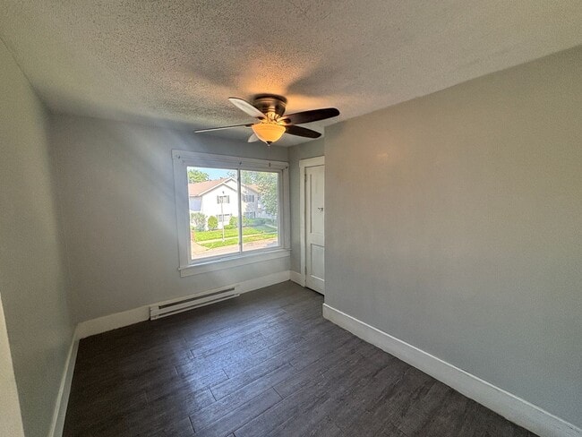 Foto del edificio - Upper 2 Bedroom Unit of Duplex