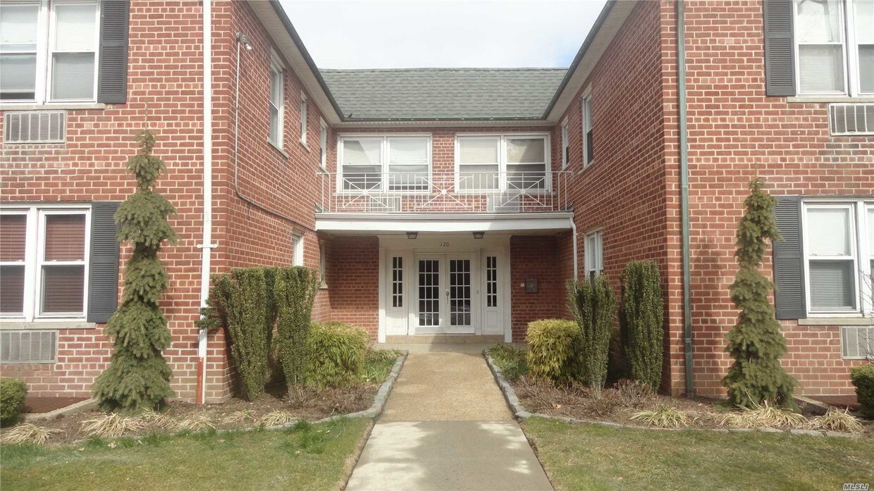 Primary Photo - 120 S Park Ave