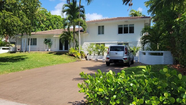 Foto del edificio - 1245 NE 90th St