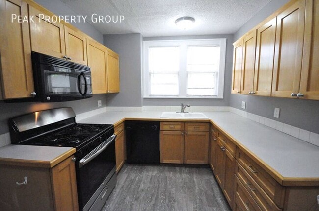 Building Photo - 1499 Perry St