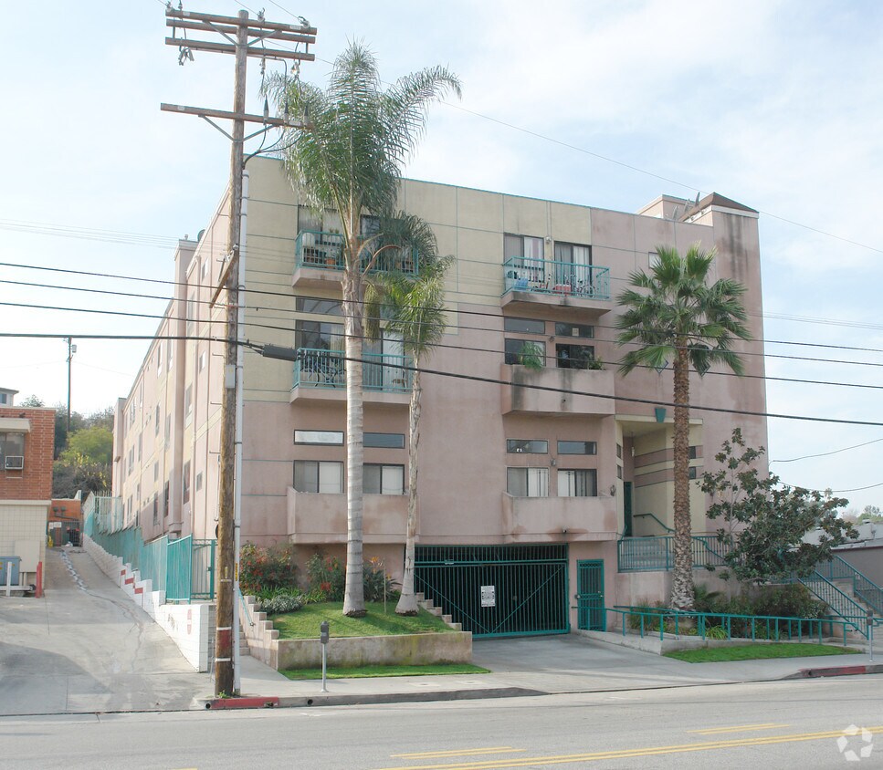 Foto del edificio - 3020 Rowena Ave