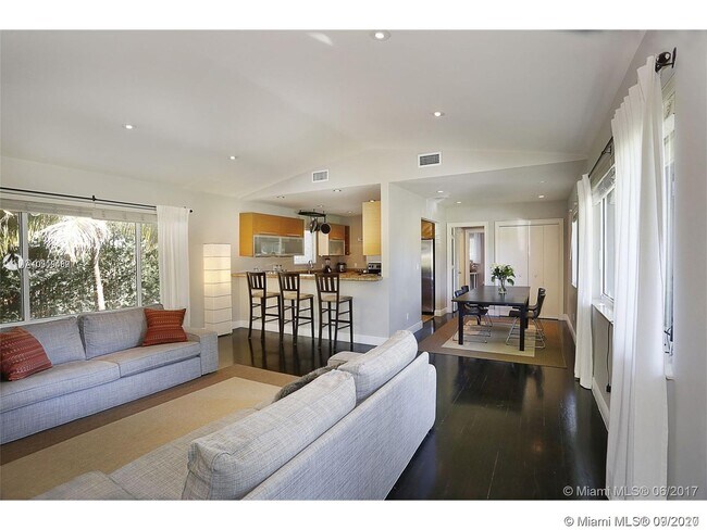 Building Photo - 7001 SW 71st Ave