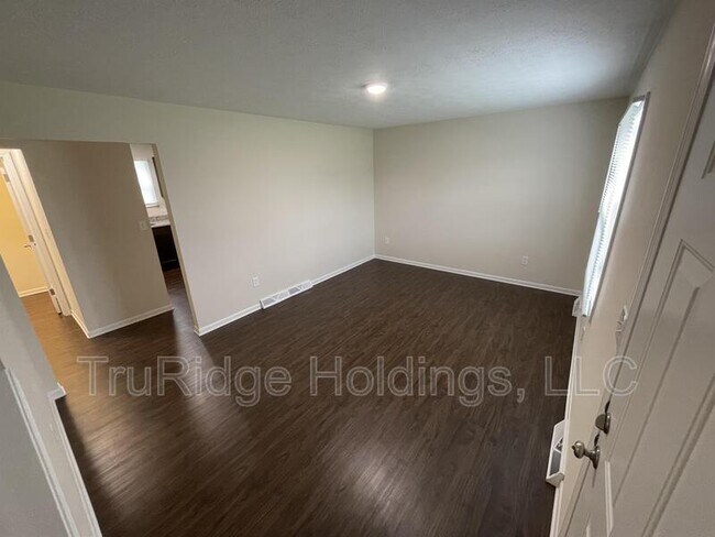 Building Photo - 988 W Liberty St