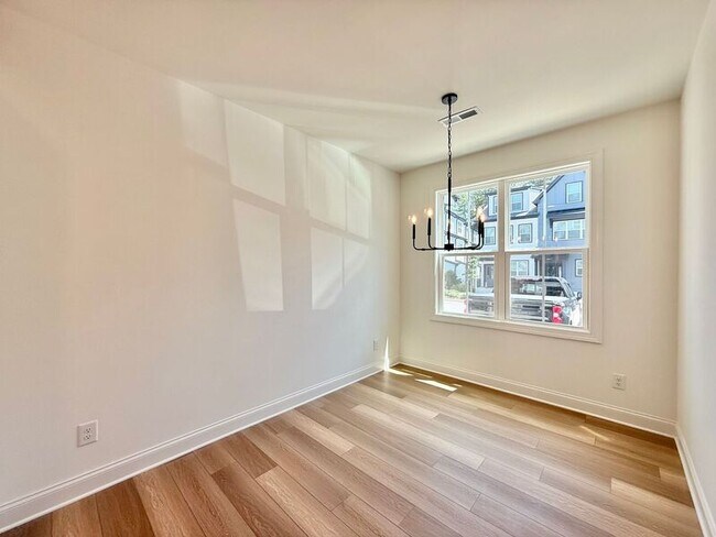 Foto del edificio - 4821 Gossamer Ln
