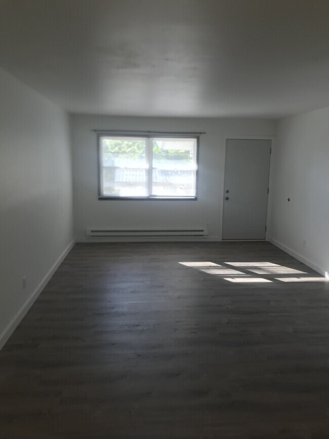 Building Photo - 4th Street Apartments