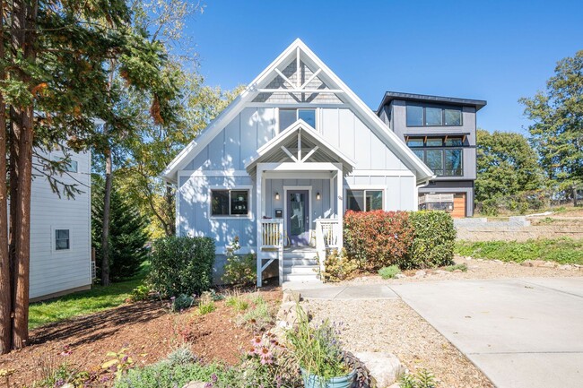 Building Photo - Charming West Asheville Greenbuilt, Unfurn...