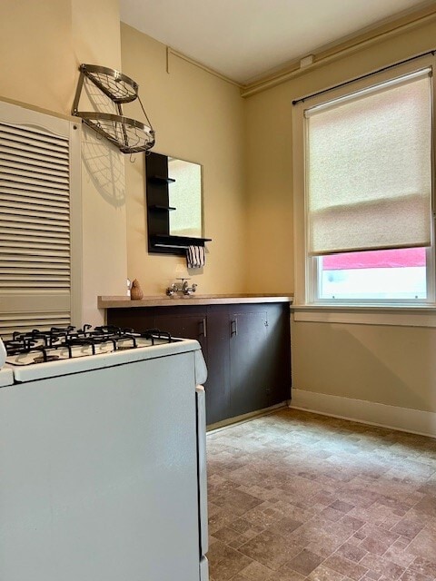 Large separate kitchen area with another window for more light - 4537 SE 65th Ave