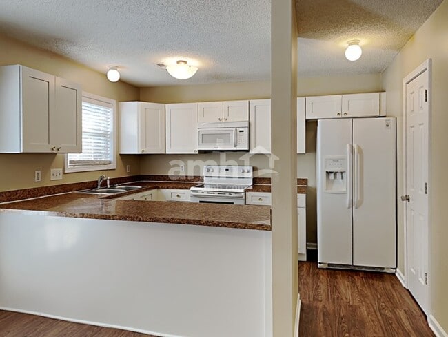 Building Photo - 8111 Kingston Dr