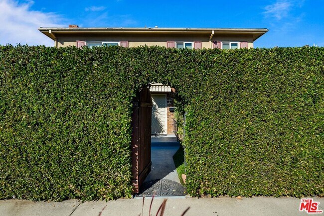 Foto del edificio - 11585 Riverside Dr