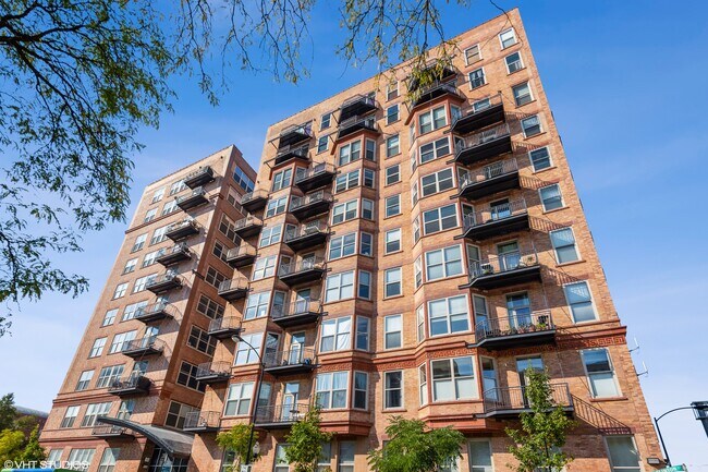Building Photo - 500 S Clinton St