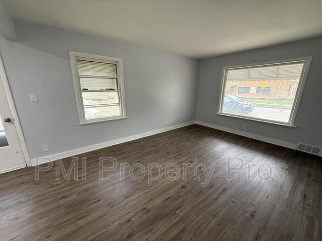Building Photo - 2101 W Fairmount Ave
