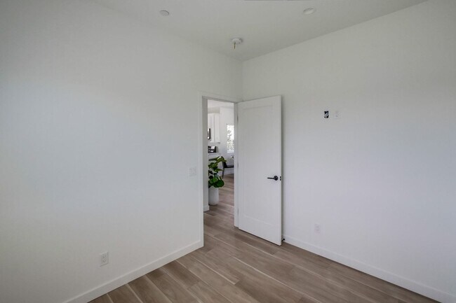 Foto del edificio - Beautiful downstairs unit 3bed/2 ba now available! Private Patio!! Marketing Description