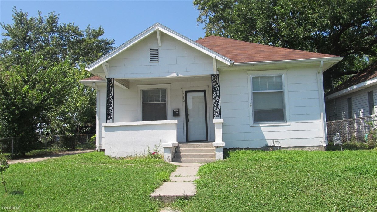 Primary Photo - 612 S Highland Ave