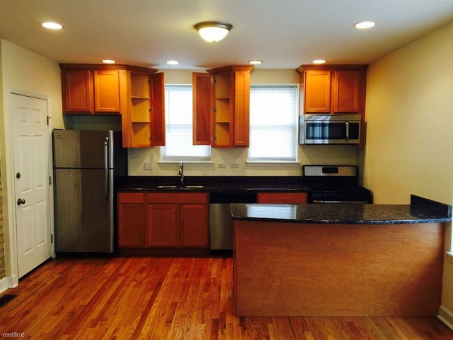 Building Photo - 2 br, 2 bath  - 2704 W Arthur Ave Apt 3S