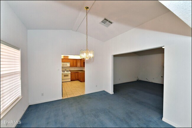 Building Photo - 14101 Koshare Ct