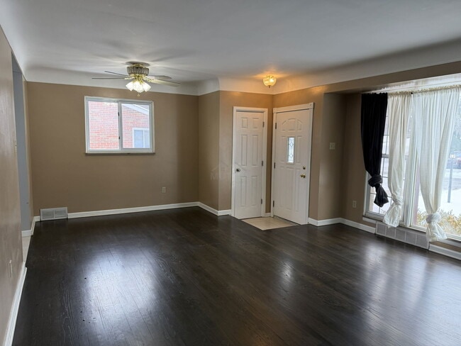 Building Photo - 33042 Slocum Dr