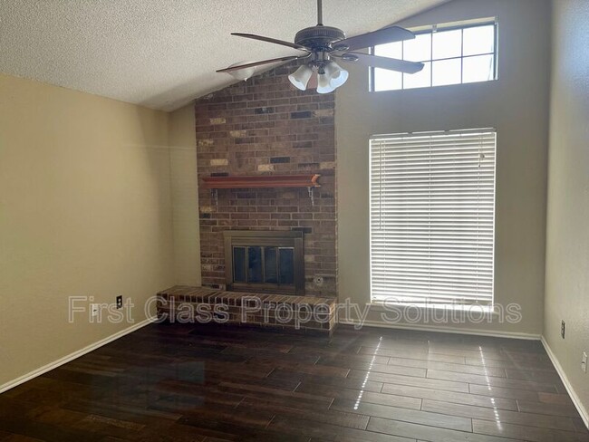 Photo - 9212 Buttonfield Ave House