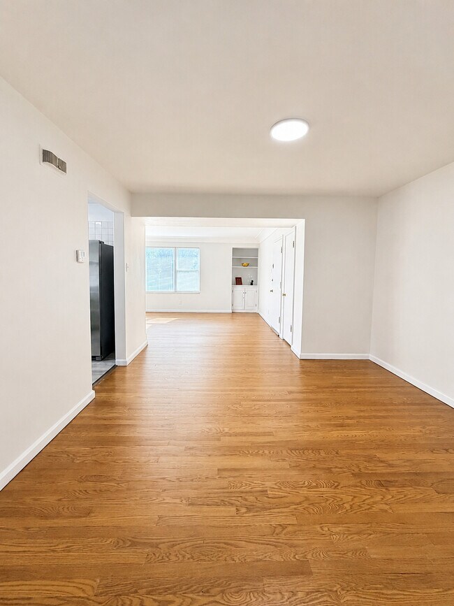 Foto del edificio - 6930 Jamieson Ave