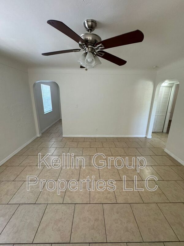 Building Photo - 2027 37th St S