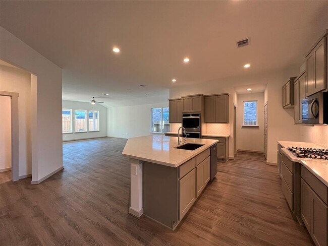 Building Photo - 29235 Pikes Peak Dr