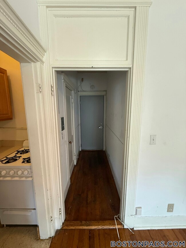 Foto del edificio - 28 Westland Ave