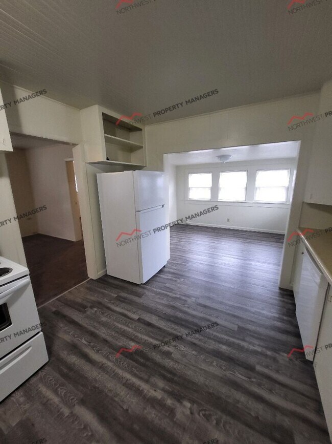 Foto del edificio - STATUS:  AVAILABLE | R273A  | $1495