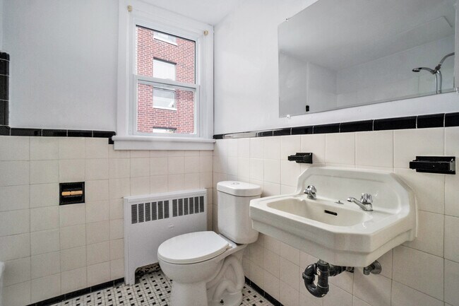 Building Photo - 26 Chapleau Av
