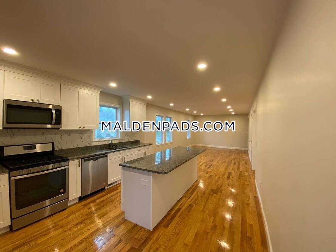 Primary Photo - 25 Waite St