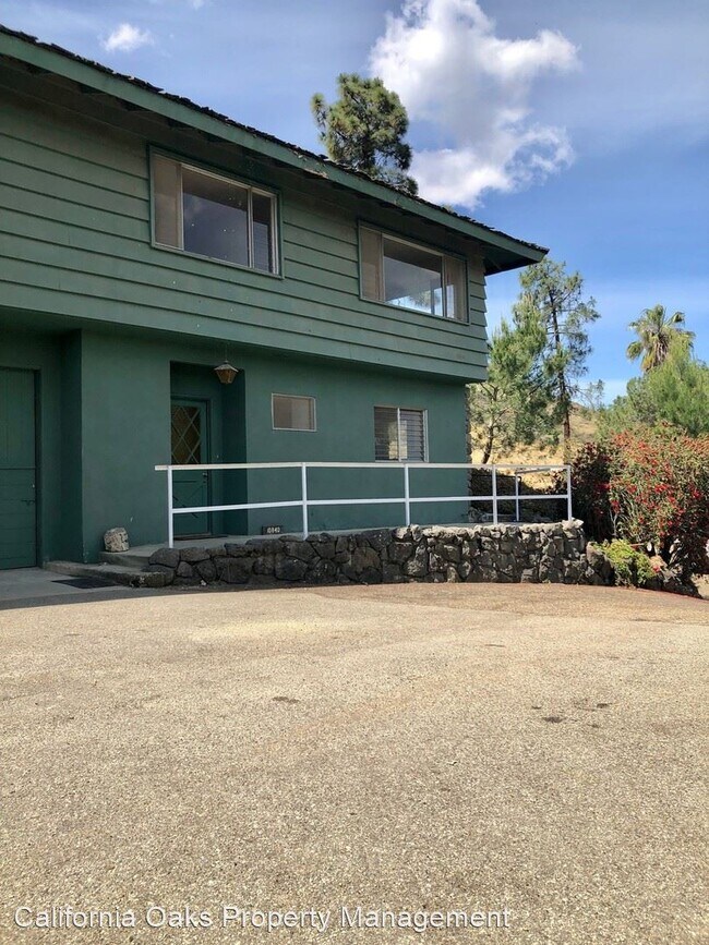 Building Photo - 10840-10848 Santa Rosa Rd