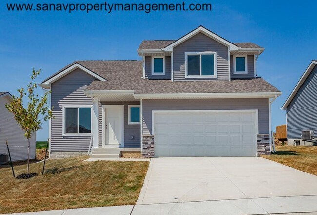 Building Photo - "Prime Waukee Living: Your Dream Home Awai...